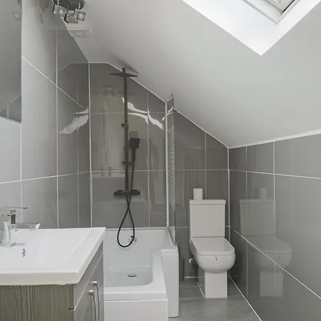 Luxe 5 Bed Bungalow In Snodland, Medway, Kent Exterior photo