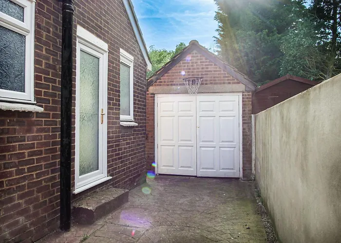 Luxe 5 Bed Bungalow In Snodland, Medway, Kent