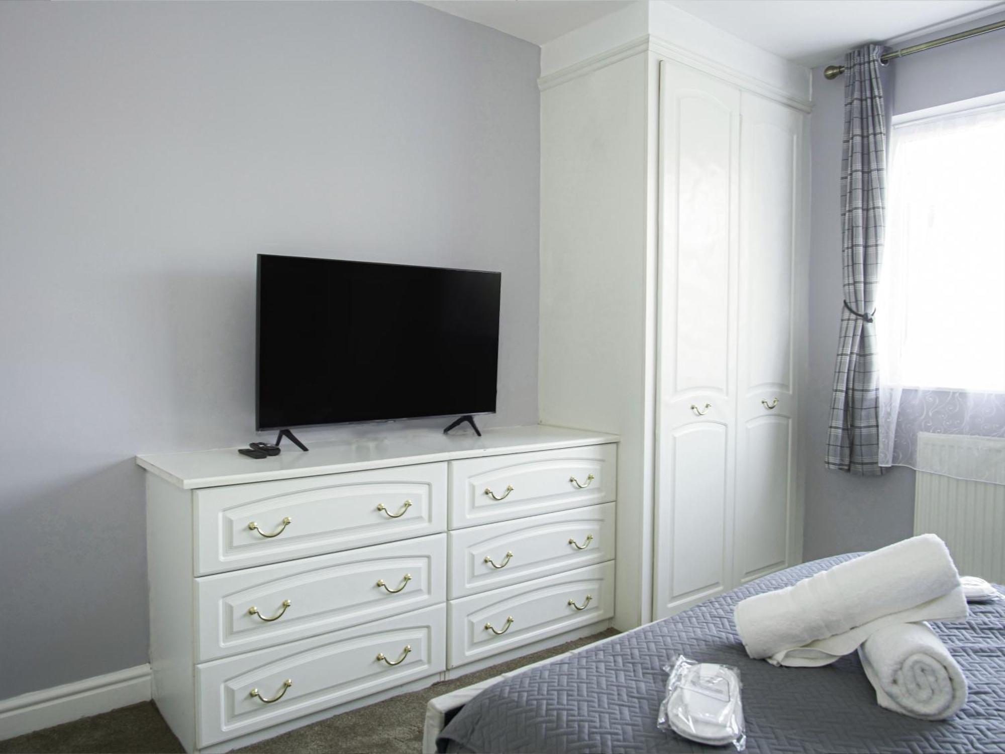 Luxe 5 Bed In Snodland, Medway, Kent Apartment