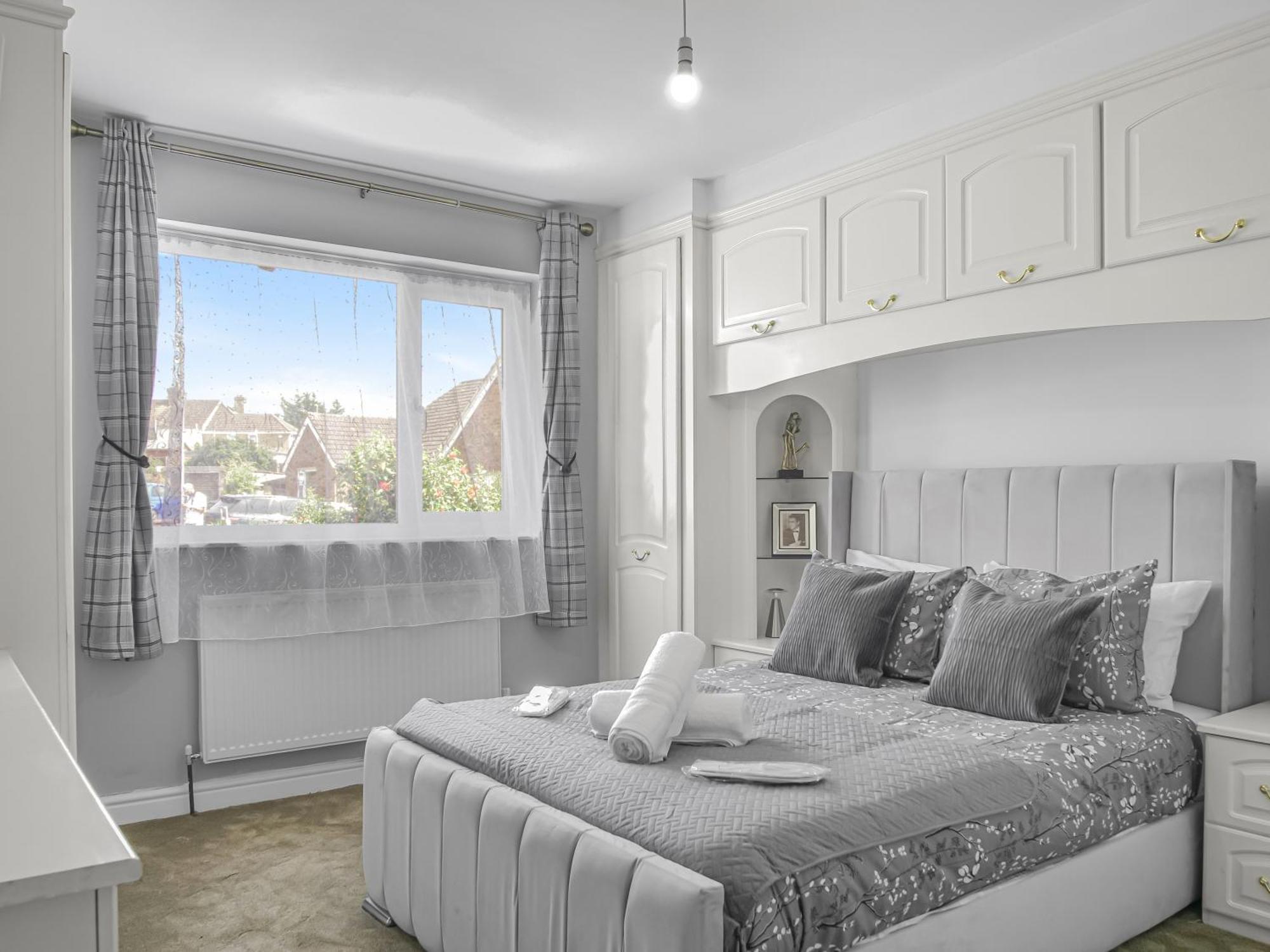 Luxe 5 Bed In Snodland, Medway, Kent