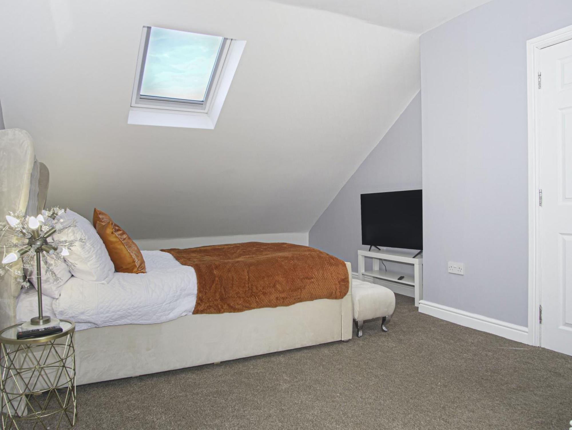 Luxe 5 Bed In Snodland, Medway, Kent *