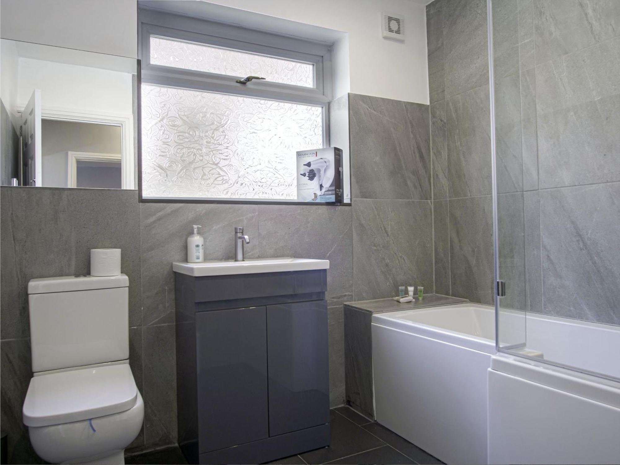 Luxe 5 Bed In Snodland, Medway, Kent Apartment