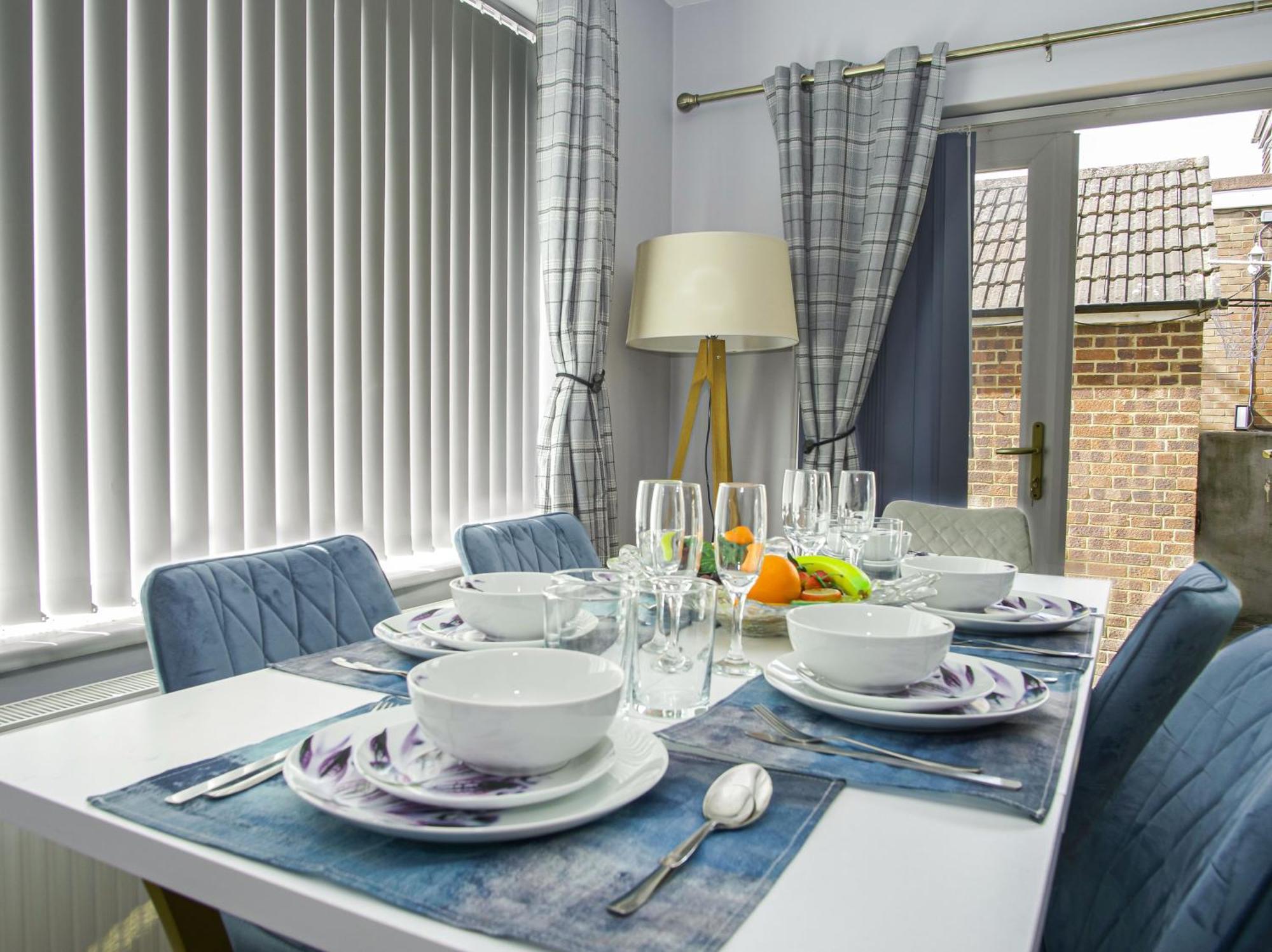Luxe 5 Bed In Snodland, Medway, Kent Apartment
